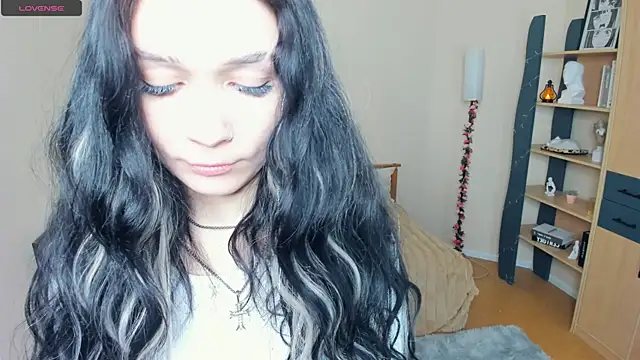 LynnCiprian online show from April 15, 9:04 pm