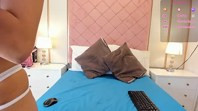 Alexa Jonees online show from May 6, 8:24 pm