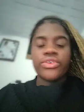 YourLiaa  online show from March 6, 9:54 pm