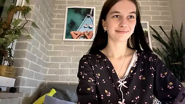 LaraDraggoo online show from March 20, 6:13 pm