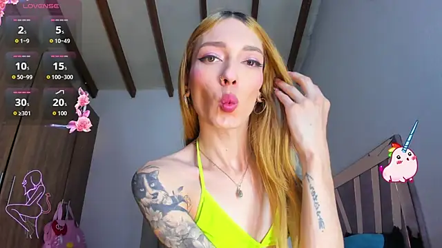 SkyeGabbyRose online show from May 7, 8:40 am
