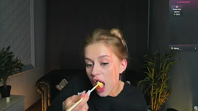 Mickey Milk online show from April 8, 8:11 pm