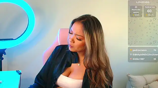 Debra Fox online show from April 24, 12:30 pm