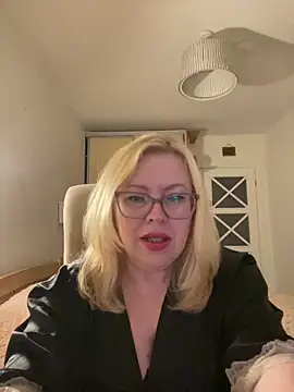 JanieLight53 online show from June 10, 9:24 pm