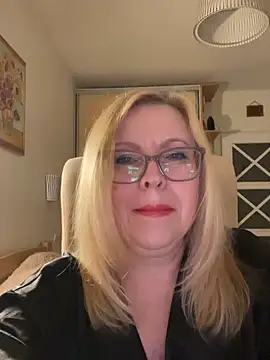 JanieLight53 online show from May 10, 9:39 pm