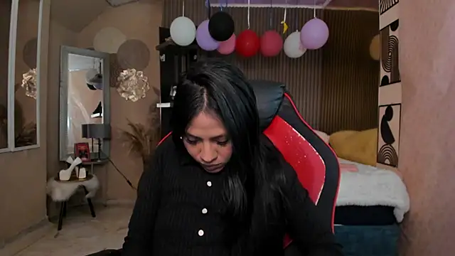 ZaraLuciana online show from April 25, 12:41 pm