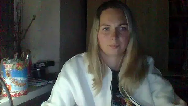 Mollie365 online show from April 19, 6:43 pm