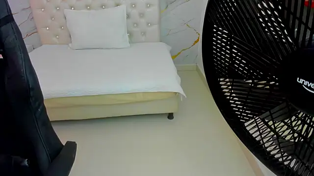 Sofia echeverri online show from April 18, 12:29 pm