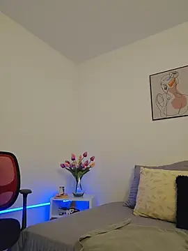 Victoria Evanss online show from March 19, 9:30 pm