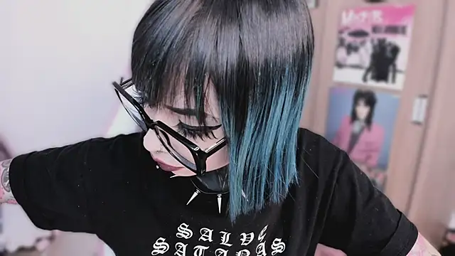 shes creepy online show from April 24, 12:52 pm