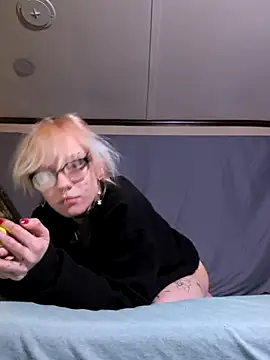 simplyobsessedwher online show from March 22, 1:33 am