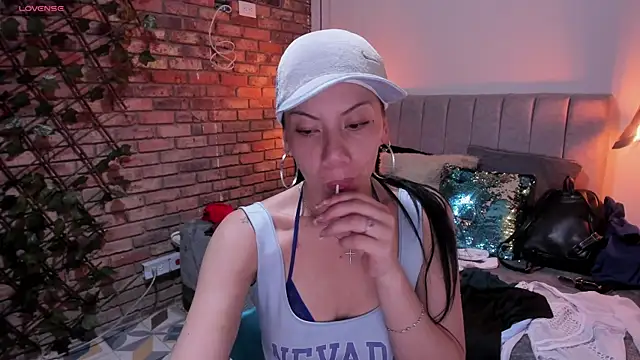 Abril Fox   online show from April 25, 7:55 pm