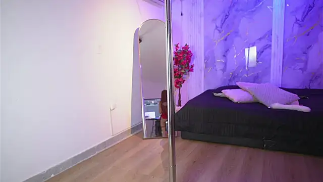 Lili encanto online show from April 26, 3:04 am