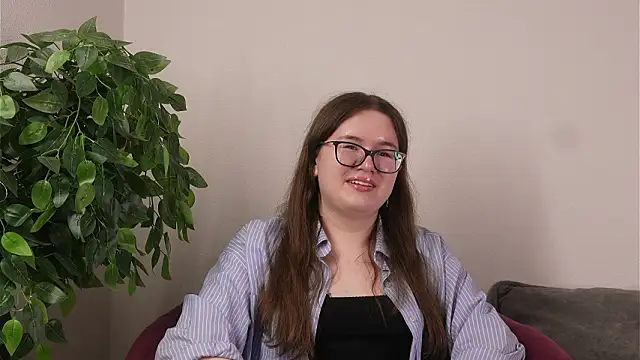 LinseyBellisario online show from March 14, 11:55 am