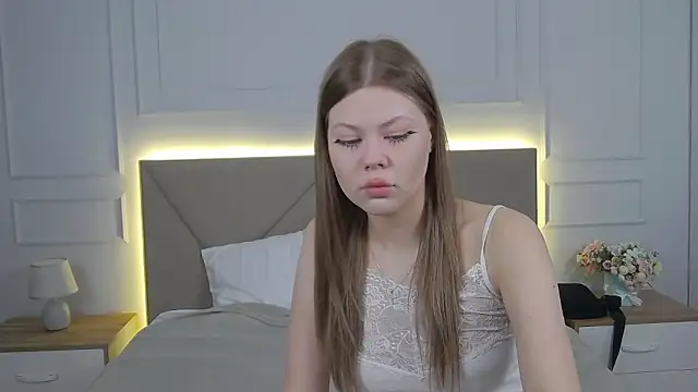 Sophie Rays online show from March 23, 11:05 am