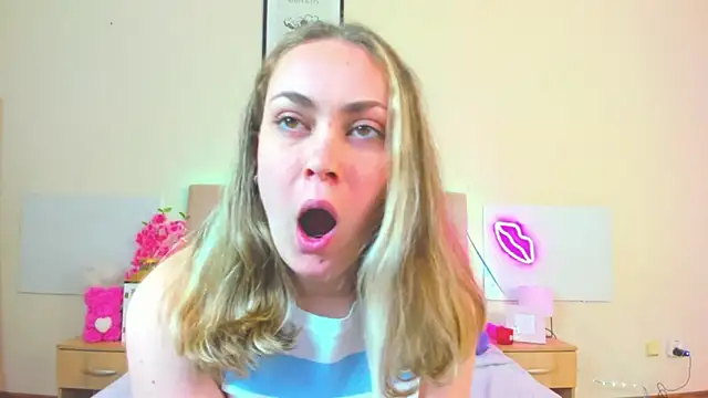 MelanieCuty online show from May 6, 8:18 am