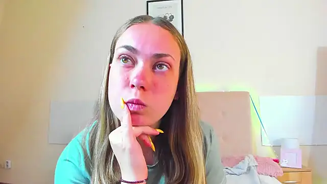MelanieCuty online show from June 16, 5:52 am