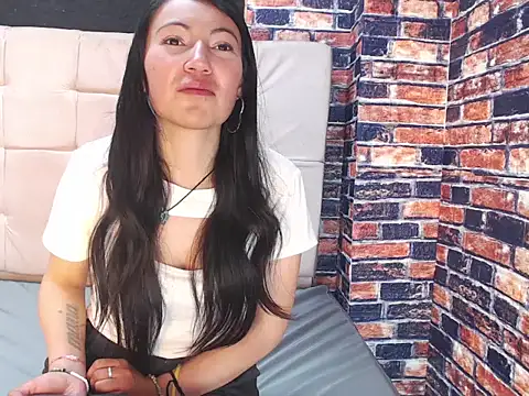 megan turner3 online show from April 10, 9:54 pm