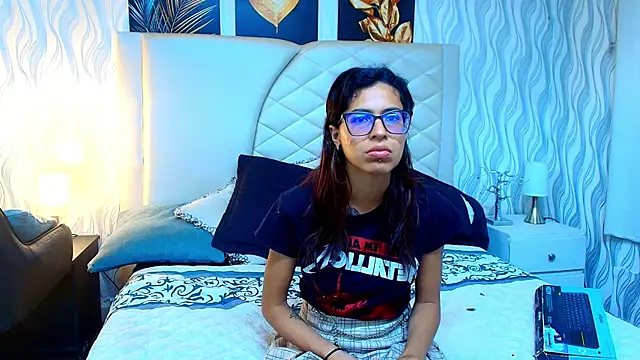 Emily Lopera online show from July 29, 5:13 pm