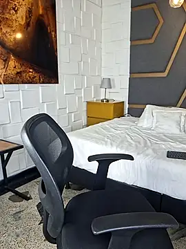 Allison Owenns online show from April 7, 5:53 am