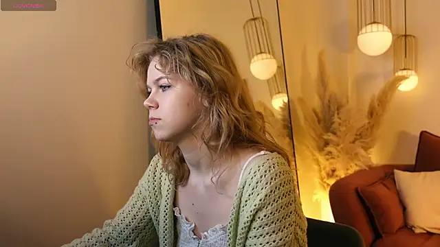 ElizabethVane online show from April 20, 5:43 am