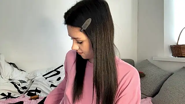 BeckyAurielle online show from June 24, 11:20 am