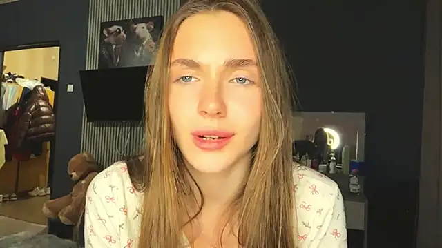 Veluxe online show from April 28, 5:06 pm