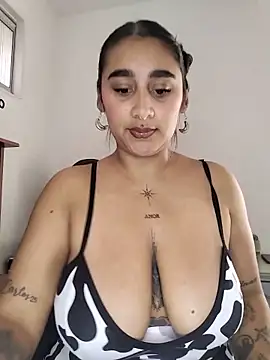 Mia skyy18 online show from May 13, 12:11 pm
