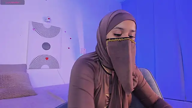 Aminaa Kaarim online show from July 7, 2:47 am
