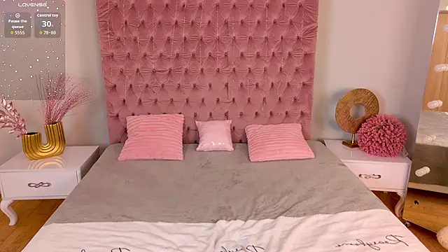 Eloises online show from April 18, 7:44 am