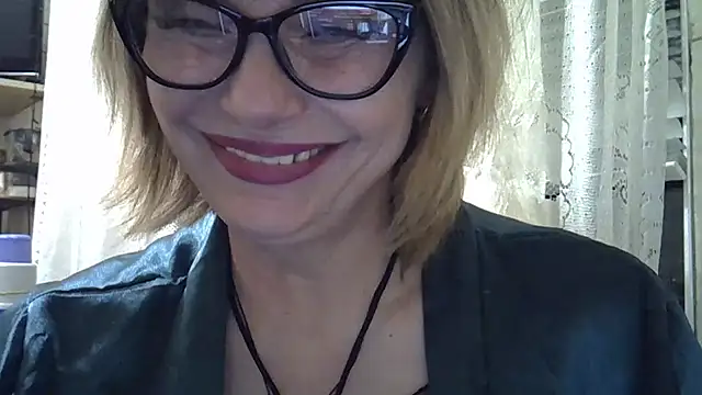 Lia Rayss online show from April 24, 8:22 pm