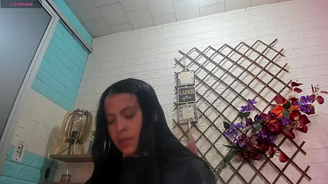 LITTLE-NESSA online show from April 27, 9:12 pm