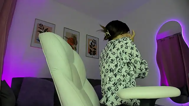 Mia Luna online show from May 2, 12:19 pm