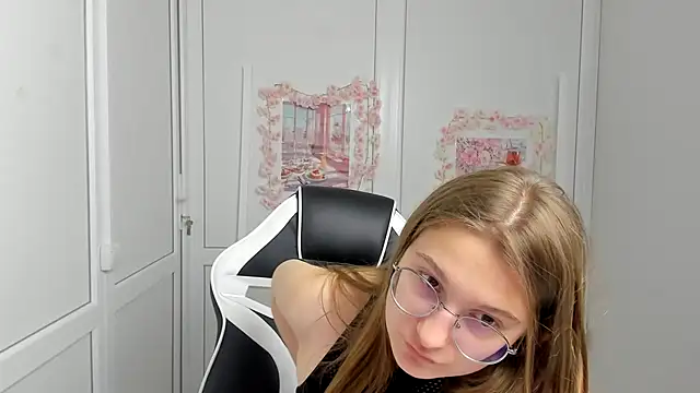 Mia kristal online show from June 18, 9:14 am