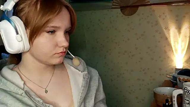 BelladeSimons online show from March 19, 6:07 am