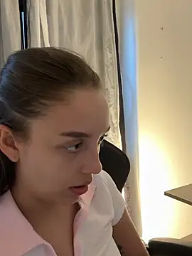 Lauren Storm online show from May 3, 10:46 pm