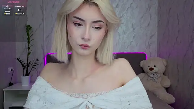 kittysocutie online show from May 11, 12:24 am