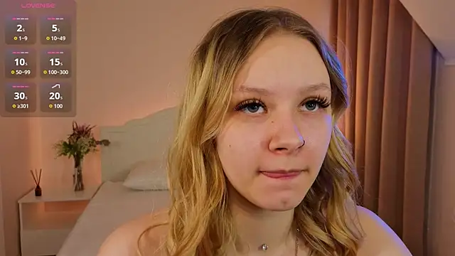 StaceyyJones online show from April 16, 11:32 am