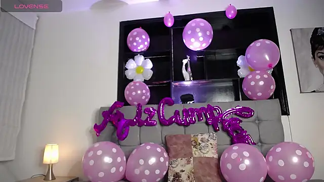 Melannyy V online show from April 18, 2:52 pm