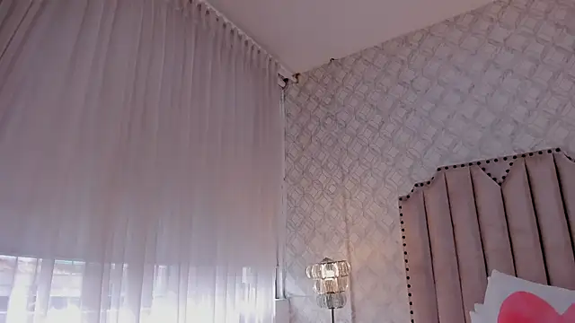 zoejenner  online show from May 7, 7:50 pm