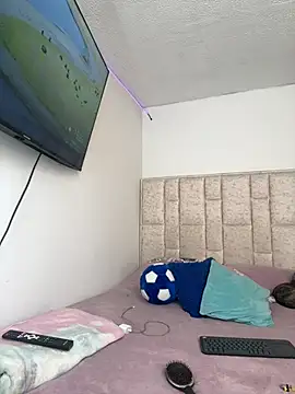 dulce hell  online show from April 6, 8:32 pm