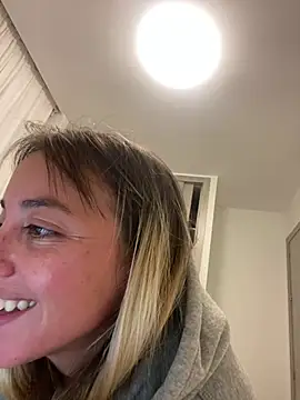 Sexyandtiny online show from April 15, 9:59 pm
