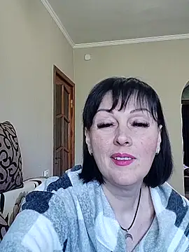 HelgaDennis online show from May 5, 4:10 pm