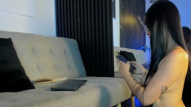  emily gilll  online show from April 25, 9:34 pm