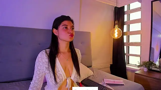 LindaCatalina  online show from April 7, 1:02 pm