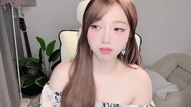 Yukiy8877 online show from May 13, 11:27 am