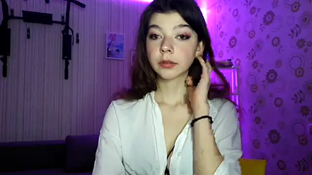 Your Little Sophie online show from March 23, 11:00 pm