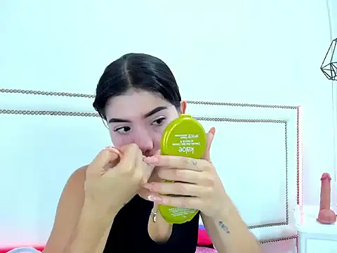 emma-sandoval online show from May 31, 4:02 pm