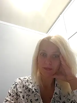 MiaLove183 online show from July 13, 2:07 pm