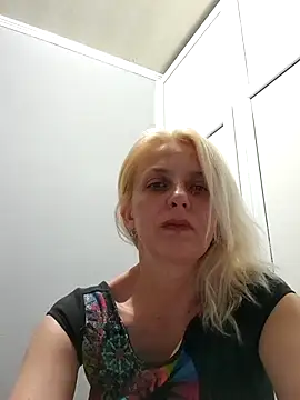 MiaLove183 online show from July 15, 2:44 pm